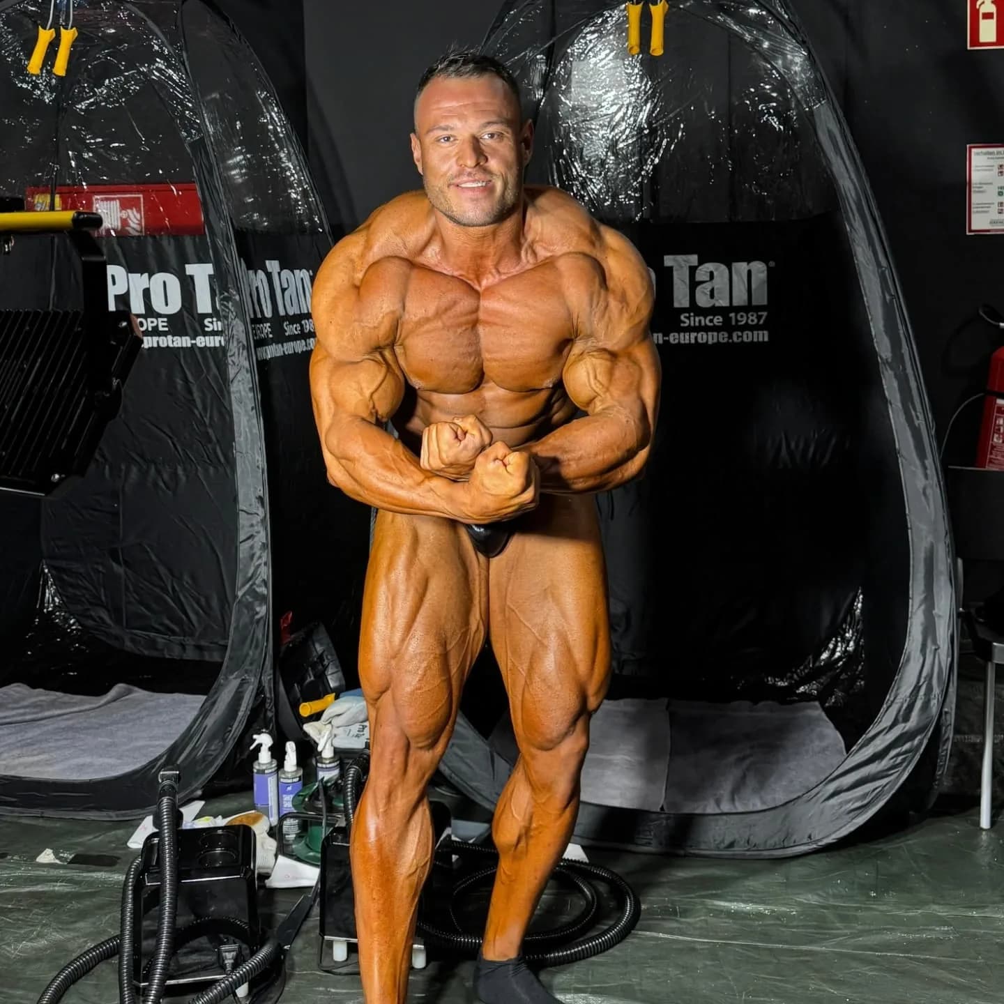 Bozhidar Pecakovski most muscular pose backstage before going on stage